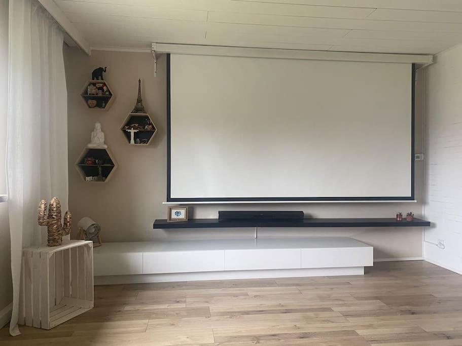 Kinofeeling Im Reihenhaus Mit Schoenem Garten Apartment *