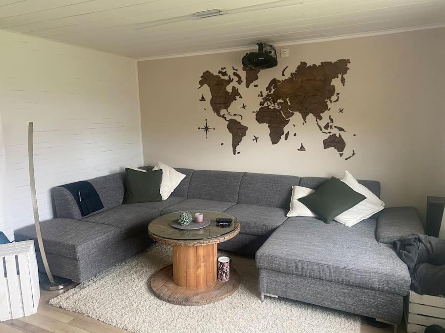 Apartment Kinofeeling Im Reihenhaus Mit Schoenem Garten